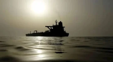 أسطول الظل الروسي في قبضة فرنسا بعد اعتراض سفينة مشبوهة قبالة سواحلها
